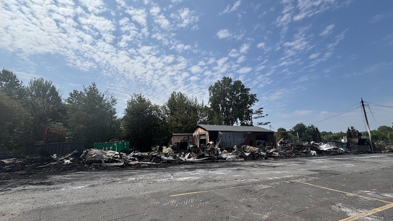 En pleines vacances, un incendie ravage un bâtiment dans un camping de Granby