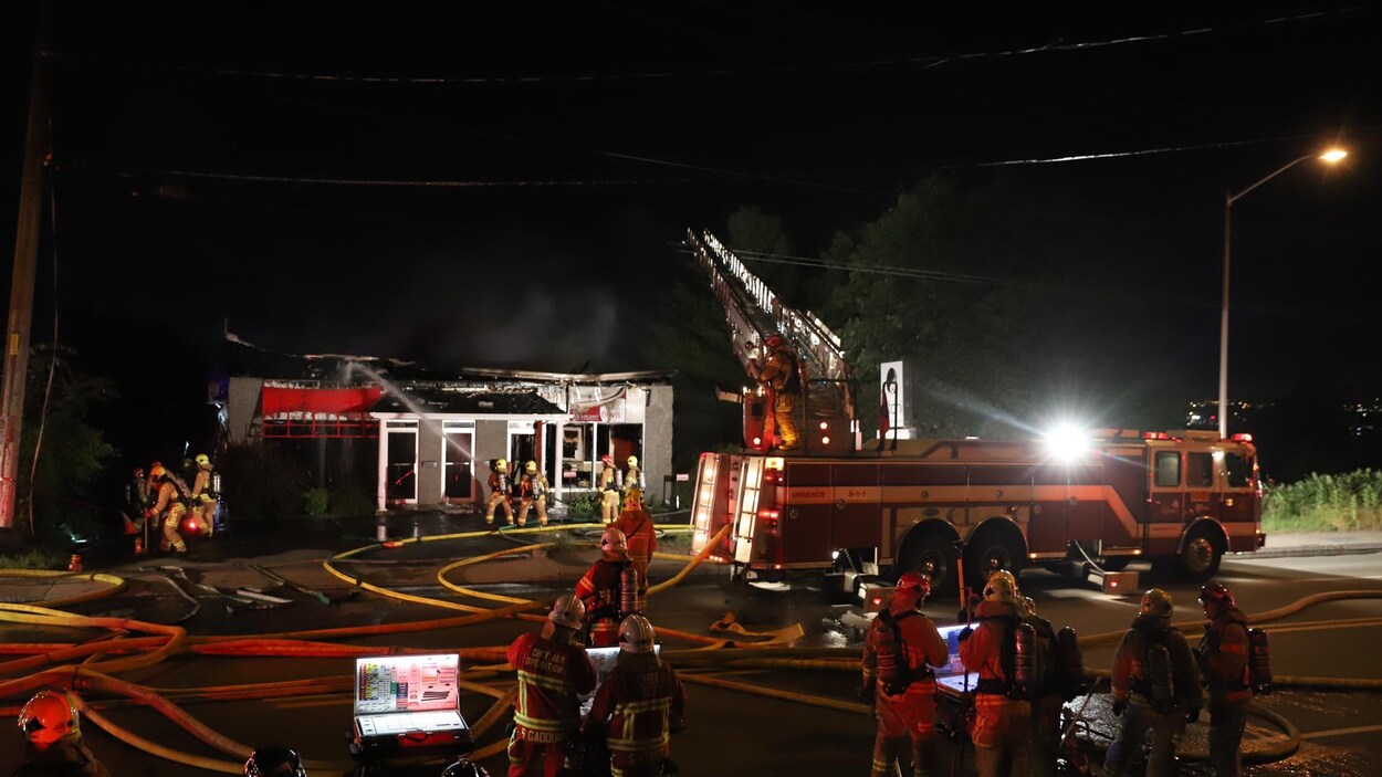 Des dizaines de pompiers ont participé à l'intervention.