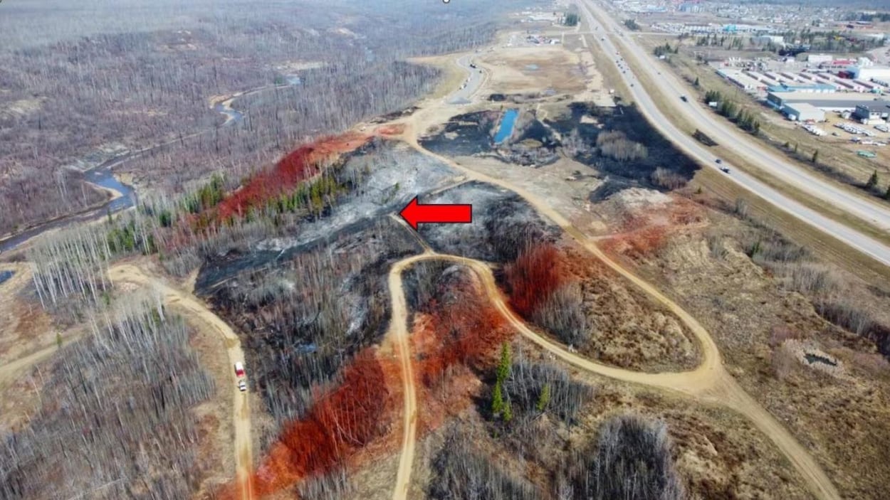 Incendie près de Fort McMurray : feu de camp illégal cause la fermeture temporaire de la route 63