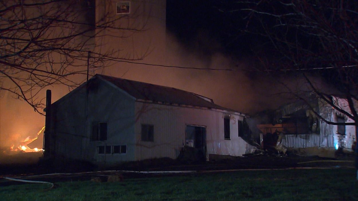 Une ferme en feu
