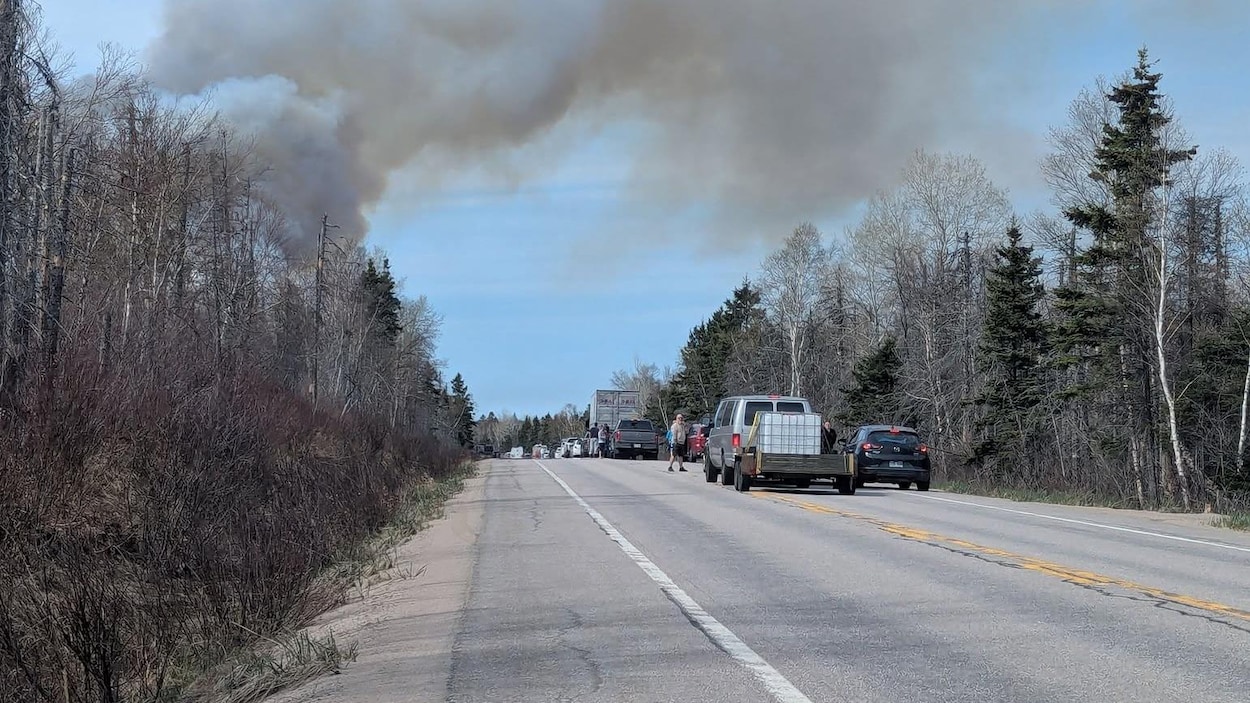 Une grave collision entraîne un feu de forêt à Baie-Trinité