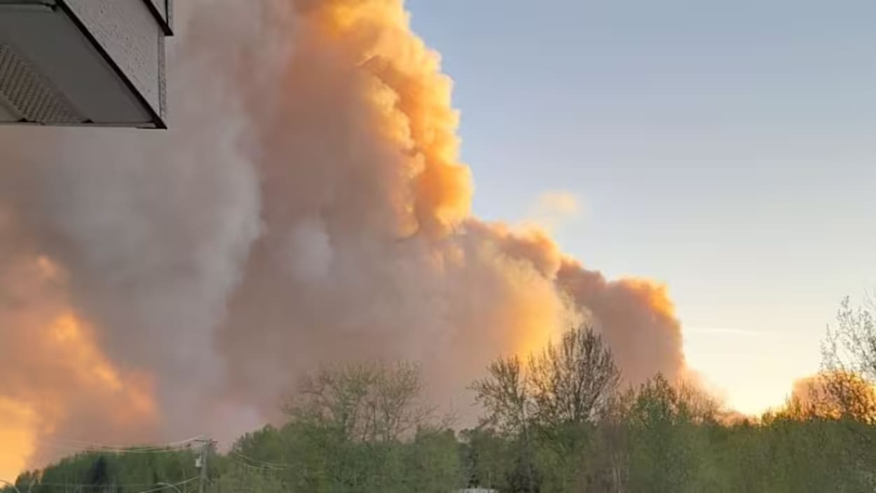 Fort Nelson Toujours Aux Aguets Le Feu De Patry Creek Prend De Lampleur Feux De For T Au