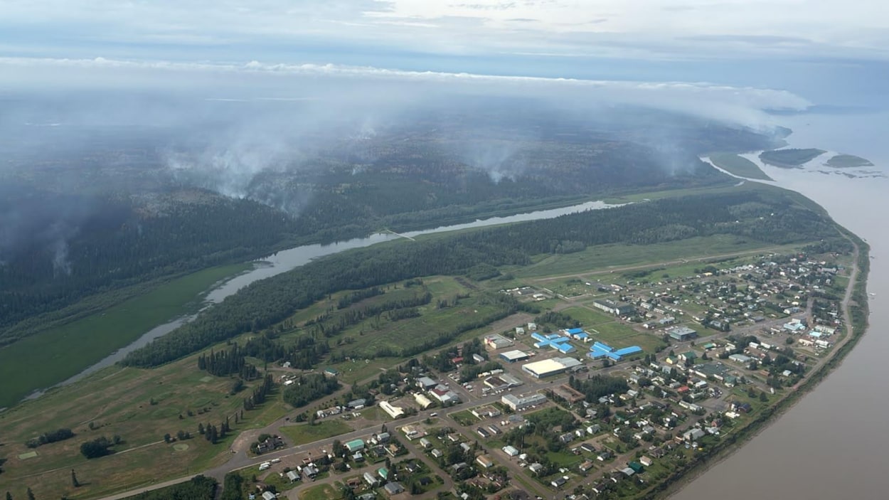 Feux de forêt aux T.N.-O. : de la pluie bienvenue à Fort Simpson