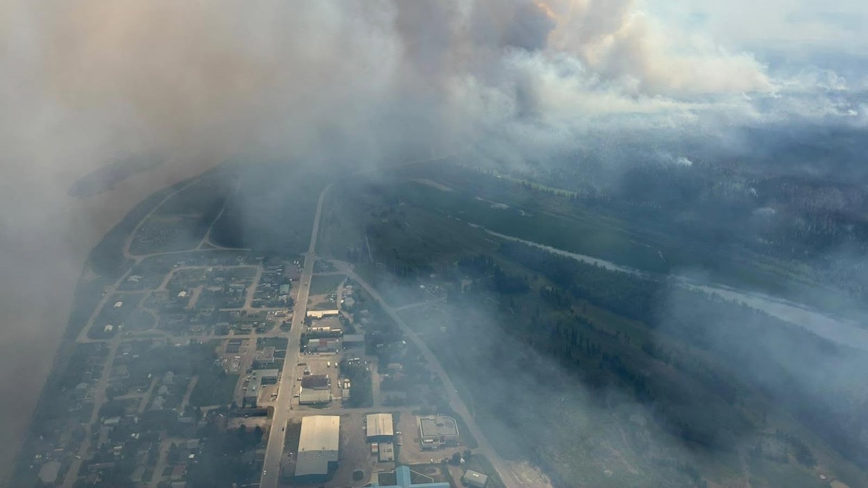 Feux de forêt aux T.N.-O. : Aucun bâtiment principal endommagé à Fort Simpson