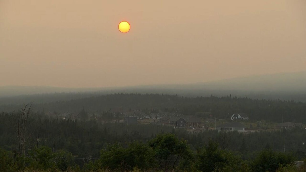 Incendie de Kingston : La situation s'aggrave, des habitations détruites et l'évacuation de zones menacées