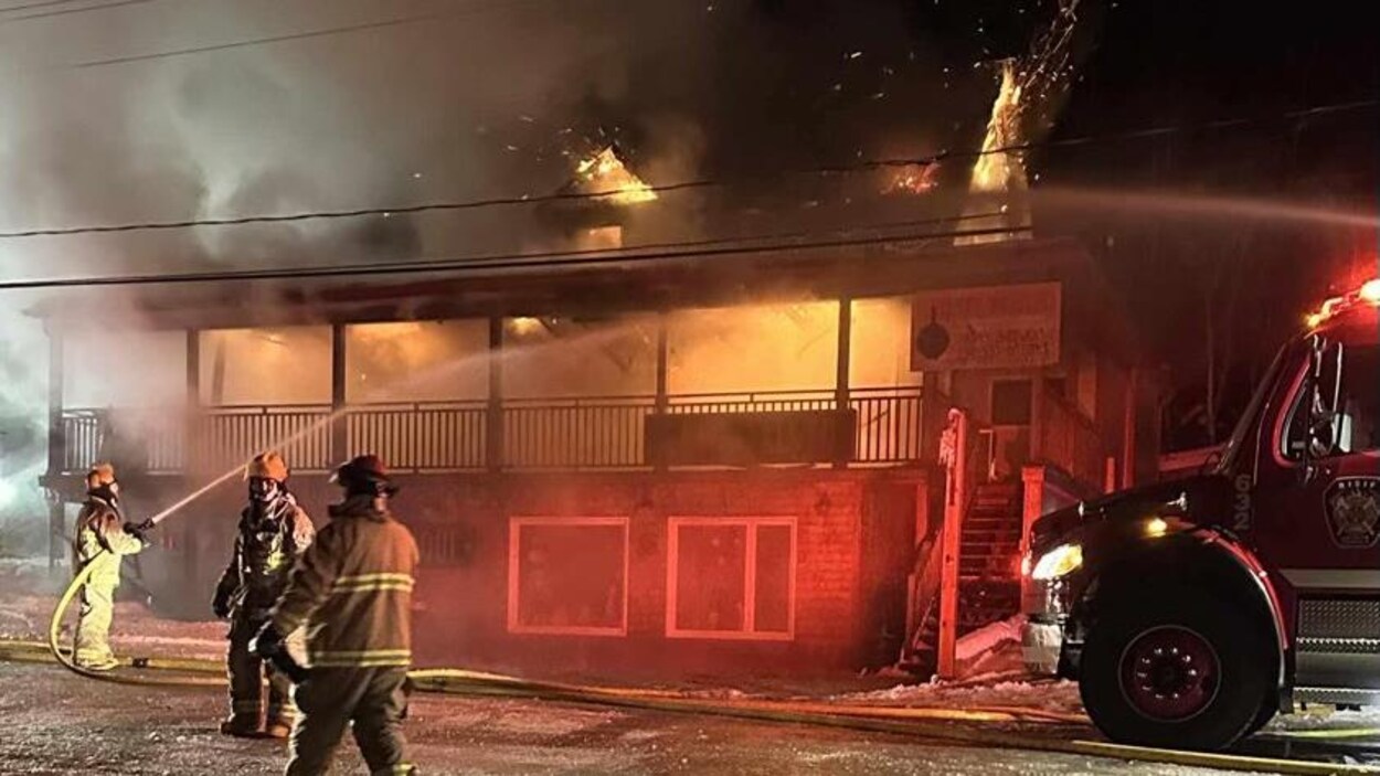 Incendie majeur au Café du Quai à L'Anse-Saint-Jean