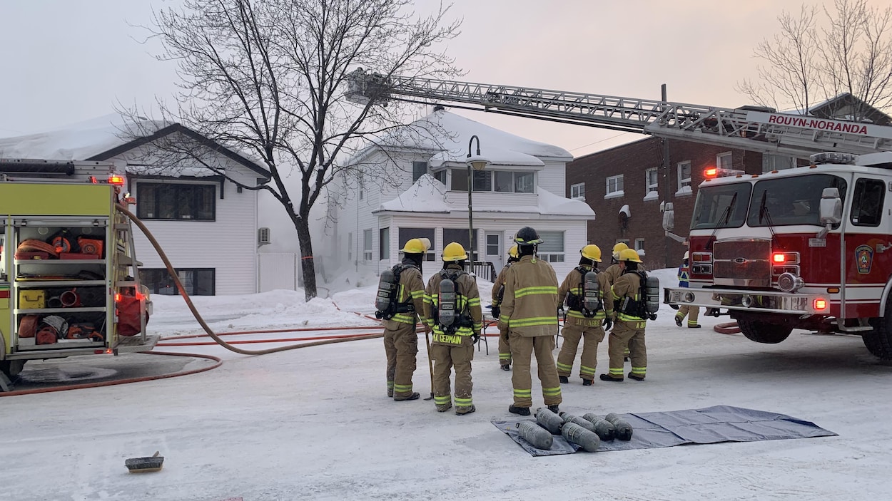 Un triplex détruit par les flammes dans le Vieux-Noranda