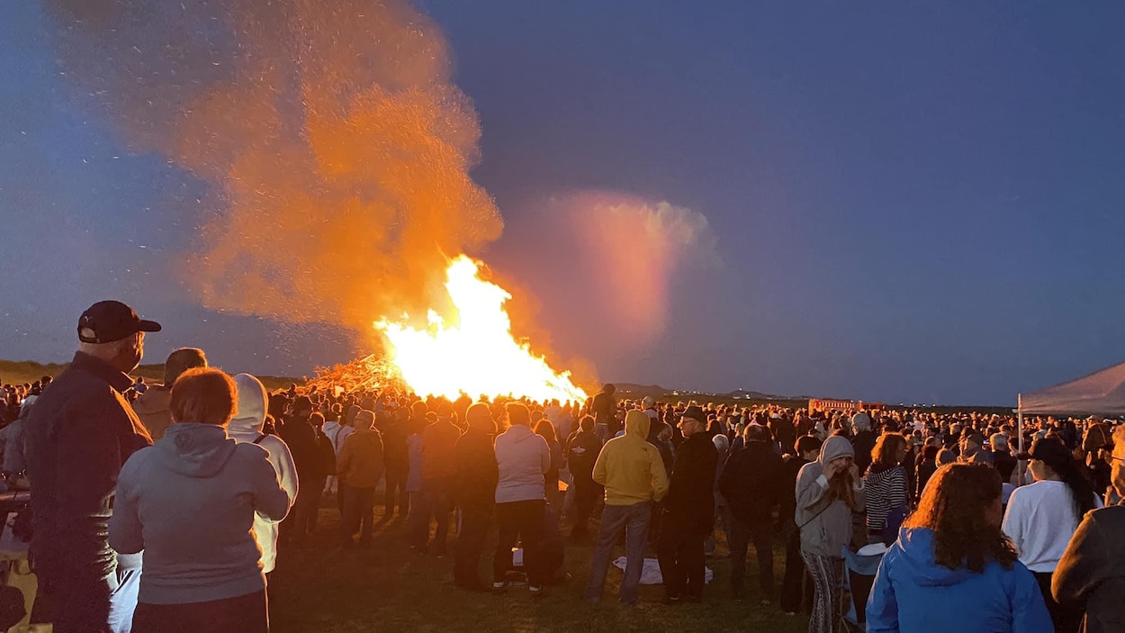 Une amende de 7500 $ pour un feu de la Saint-Jean aux Îles