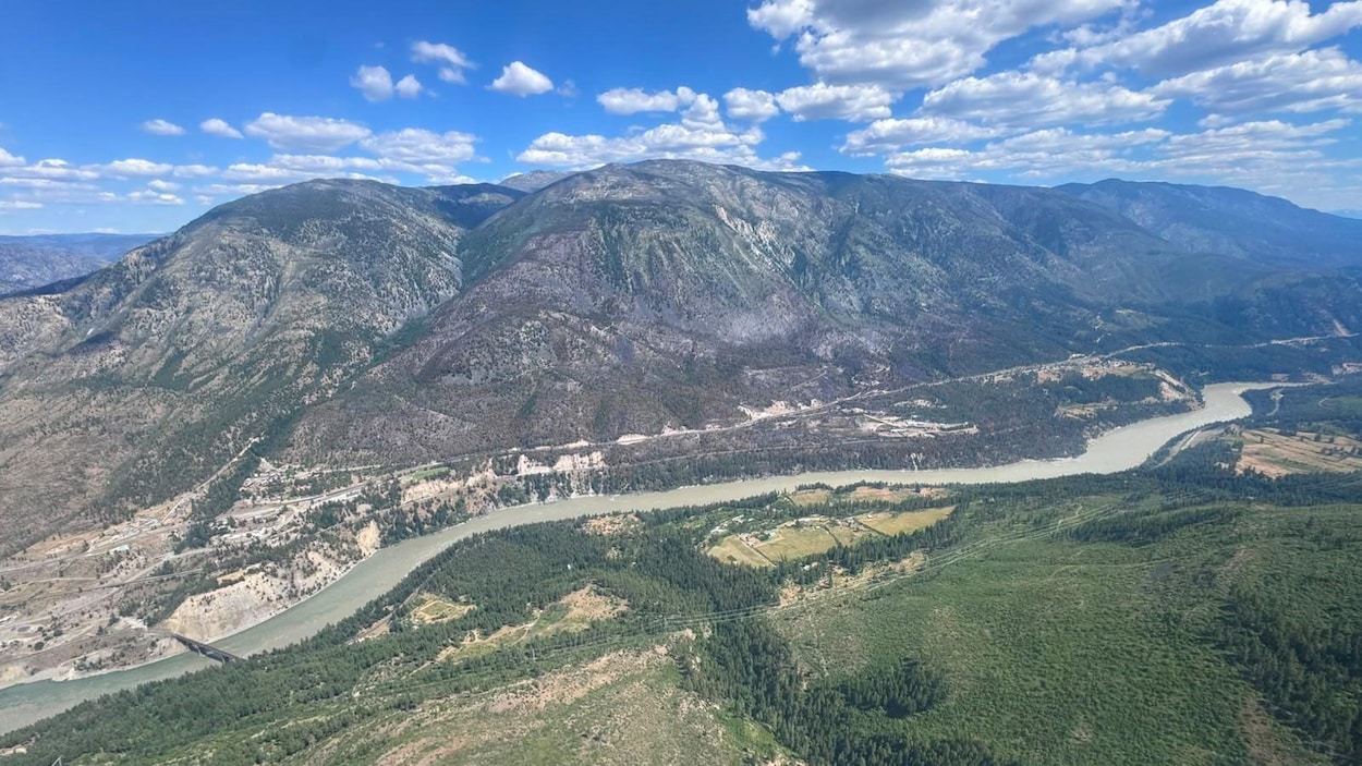 Une résidence détruite par un feu de forêt près de Lytton