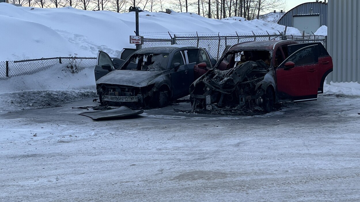 Quatre véhicules incendiés dans la cour d’un commerce de Chicoutimi