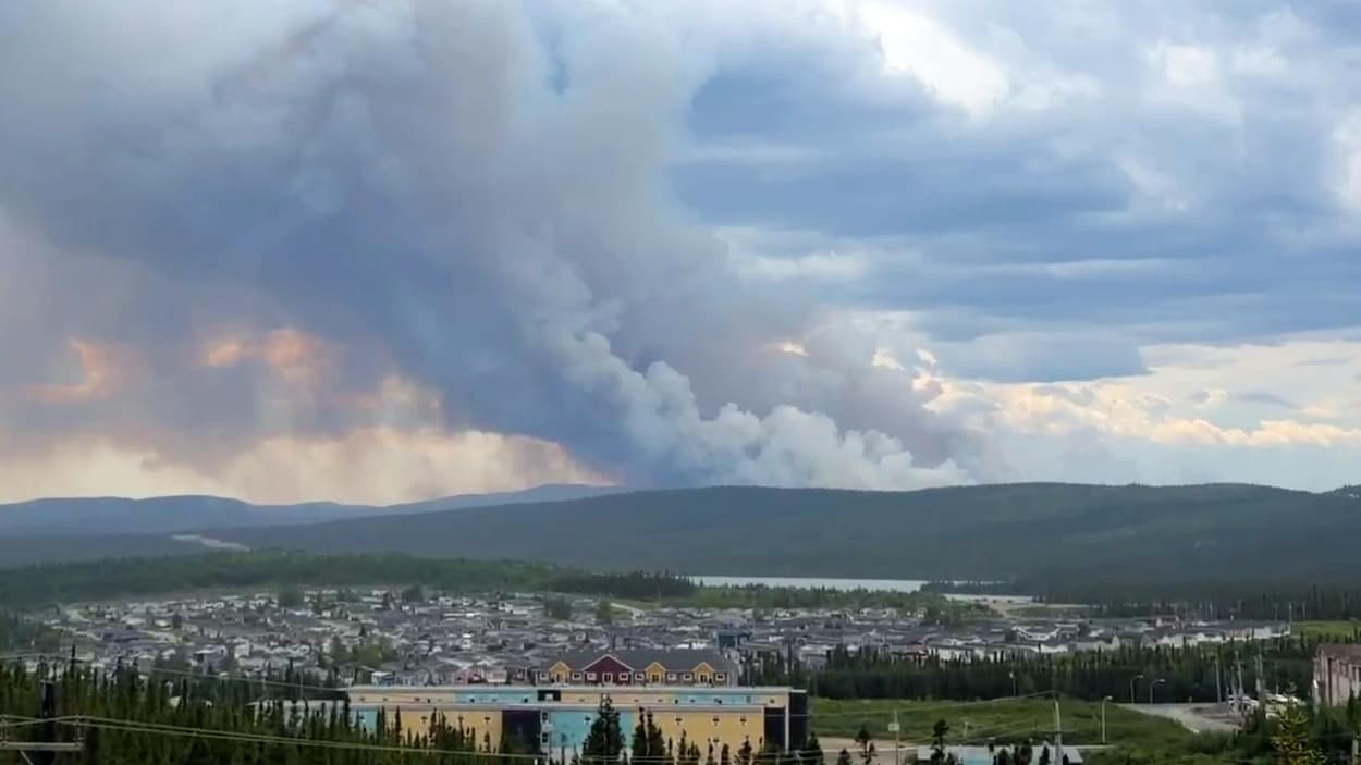 « Couverte complètement de fumée », Labrador City déclare l’état d’urgence