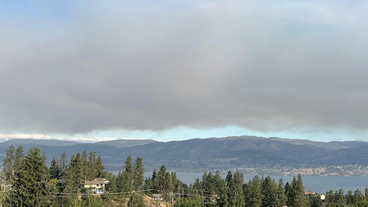 Feux de forêt : des évacuations ordonnées au nord de West Kelowna, des secteurs en alerte