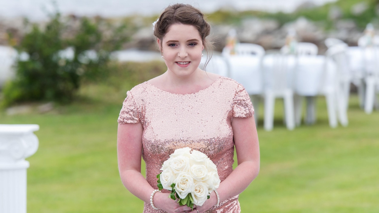 Chantelle Lindsay à un mariage.