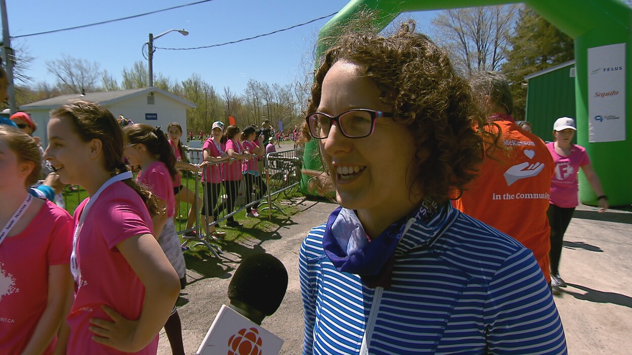 Claudine Labelle est heureuse de voir 4000 filles de Québec courir lors de l'événement Fillactive.