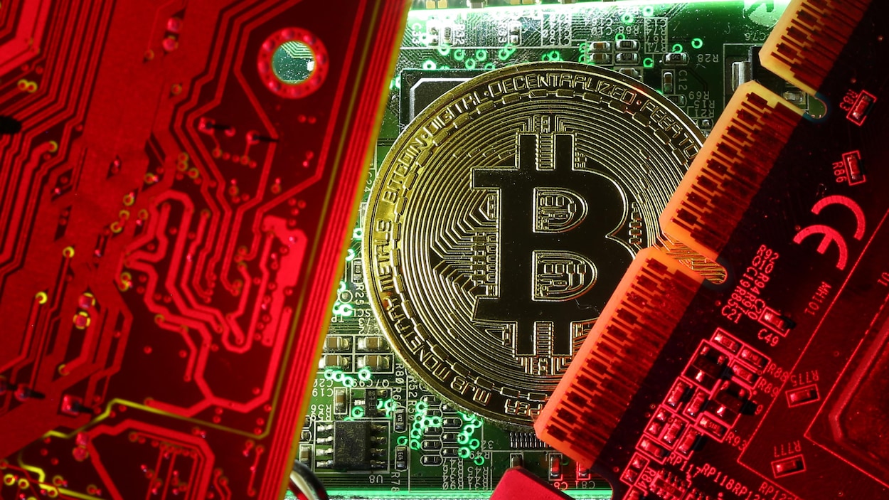Une pièce de monnaie représentant un bitcoin