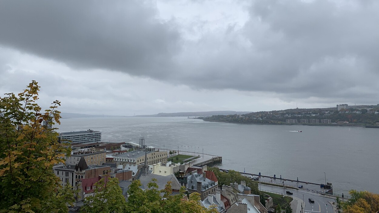 Le fleuve Saint-Laurent aux abords du port de Québec