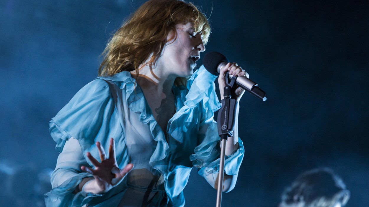 Florence Welch chante au festival Lollapalooza, au Brésil en 2016. Florence Welch chante au festival Lollapalooza, au Brésil en 2016.