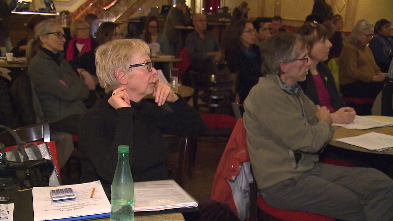 Régine Hornstein et d'autres propriétaires montréalais lors de l'atelier sur l'évaluation foncière Régine Hornstein et d'autres propriétaires montréalais lors de l'atelier sur l'évaluation foncière