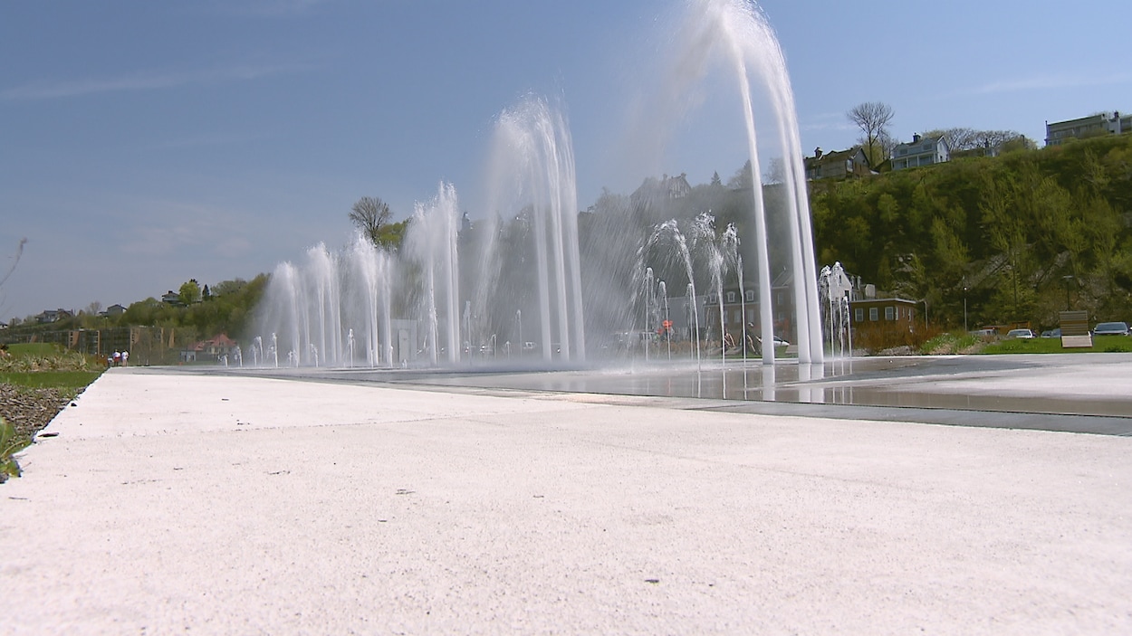 Les fontaines d'eau du Quai Paquet, à Lévis. Les fontaines d'eau du Quai Paquet, à Lévis.