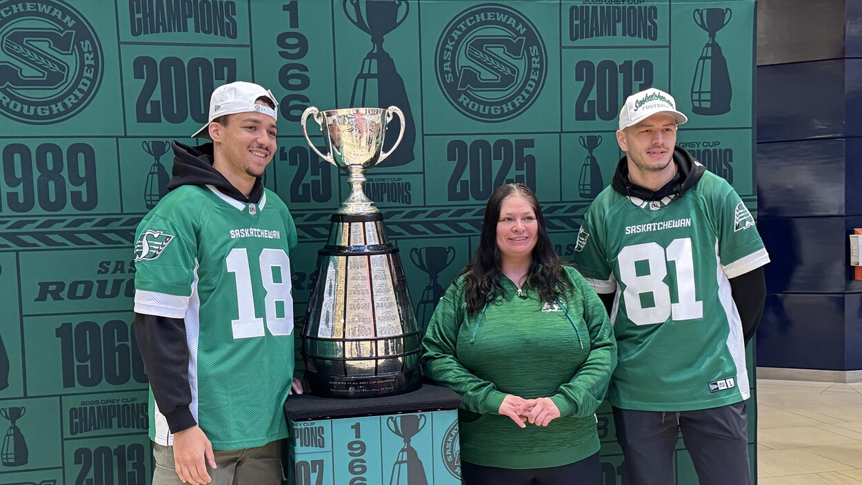Les Roughriders célèbrent la Coupe Grey avec leurs partisans à Regina