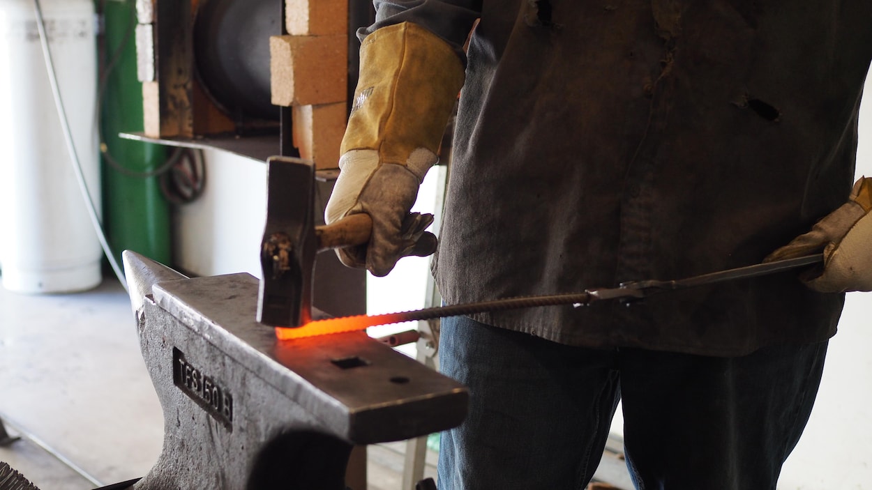 Battre le fer pour soigner des blessures encore chaudes