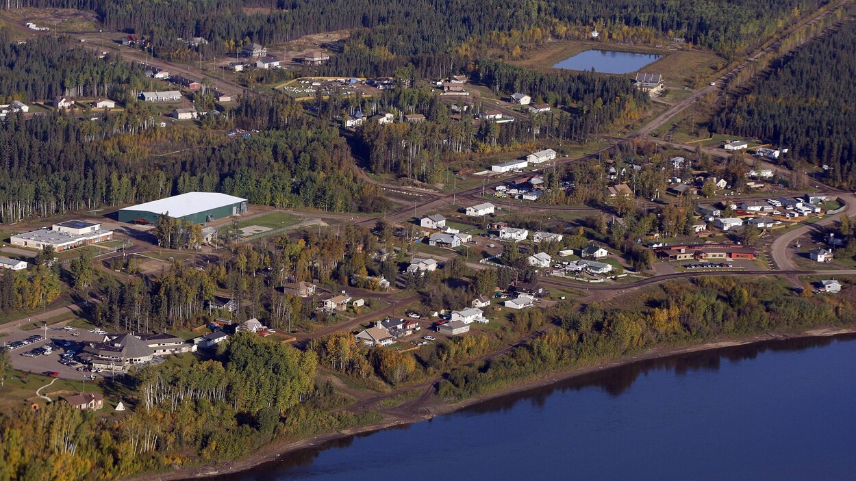 Une vue aérienne de Fort McKay.