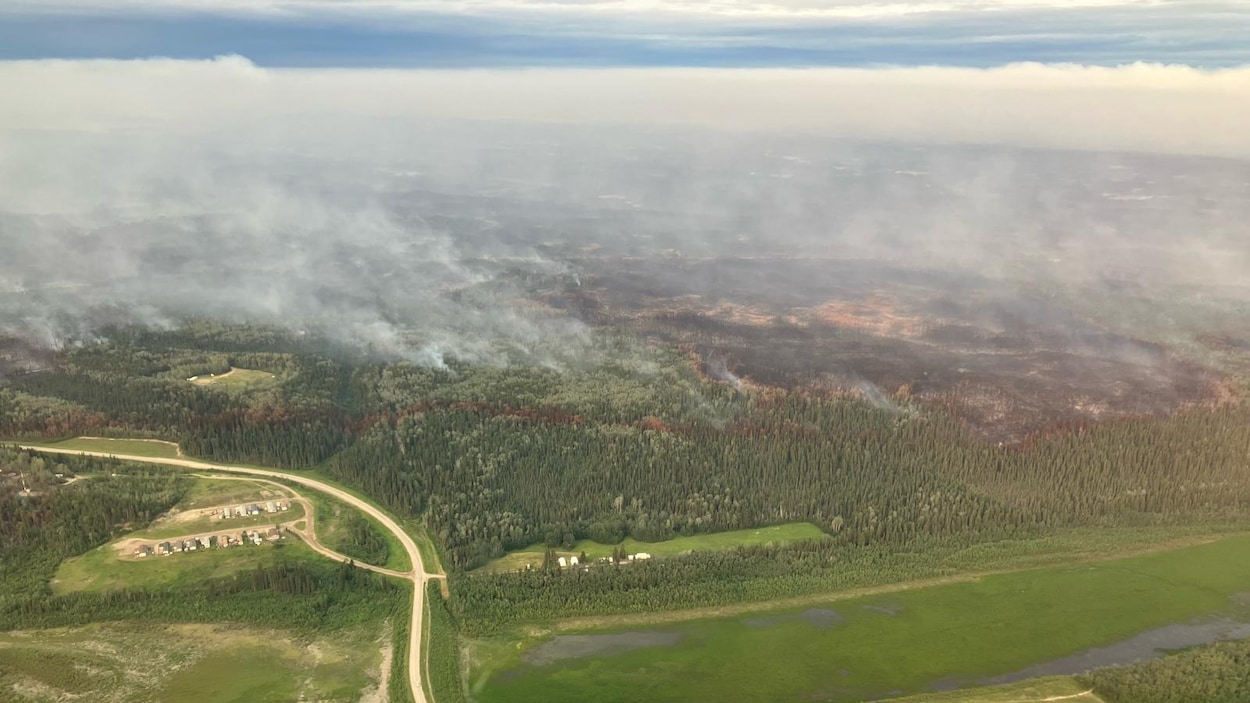 Feux aux T.N.-O. : Fort Simpson prie les derniers résidents de quitter le village