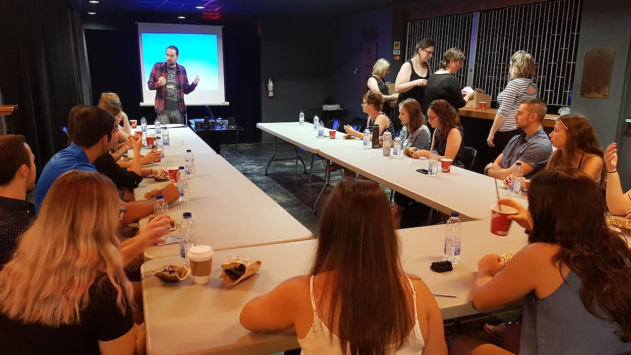 Le Forum jeunesse sonde les jeunes de la région sur les enjeux qui les préoccupent en vue des élections provinciales. Le Forum jeunesse sonde les jeunes de la région sur les enjeux qui les préoccupent en vue des élections provinciales.