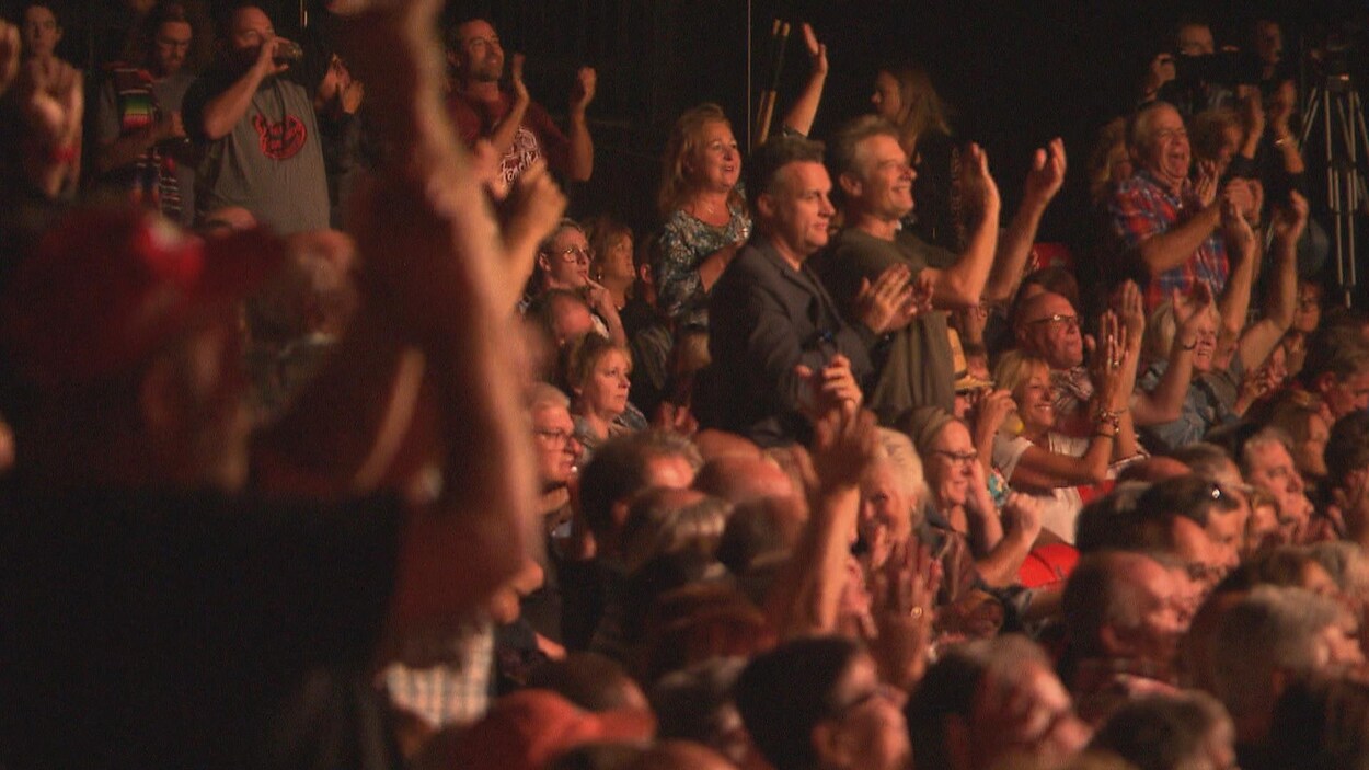 Une foule à l'Amphithéâtre Cogeco