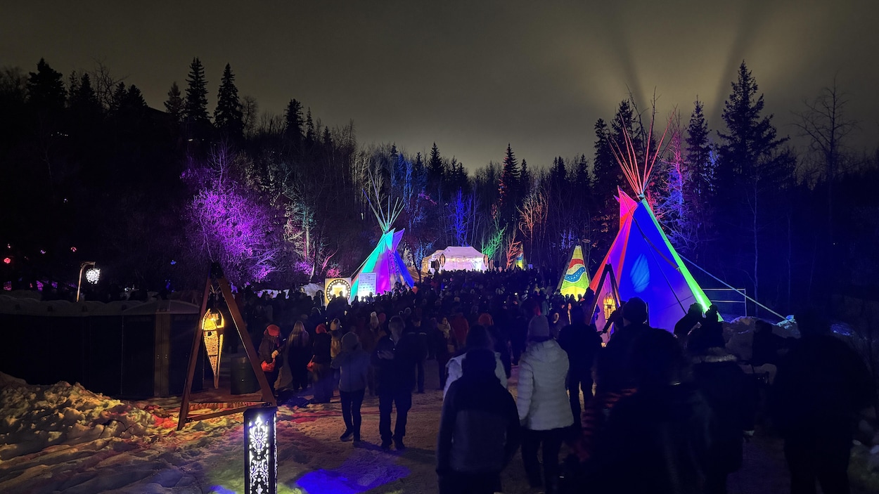 La foule est descendue dans le ravin de Mill Creek pour le dernier soir du Canoë Volant