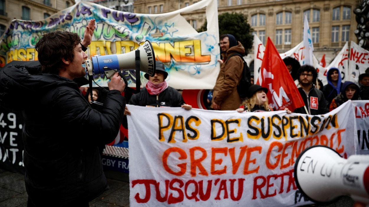 France : La Réforme Des Retraites Validée, L’opposition Ne Désarme Pas ...