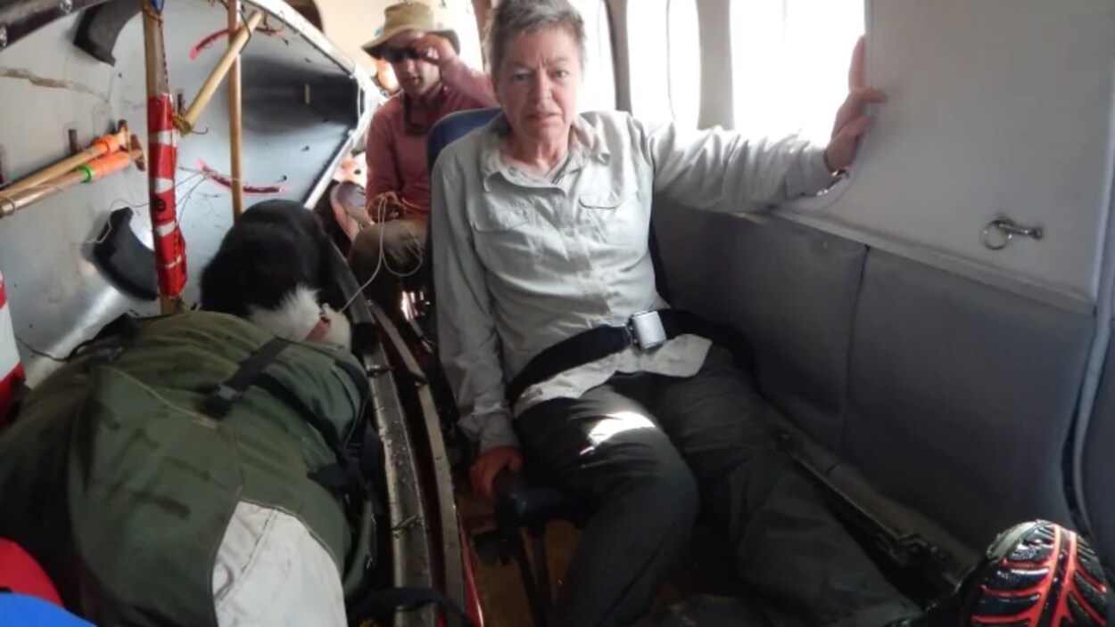Francine Gagnon dans l'avion qui l'a amenée à l'hôpital.