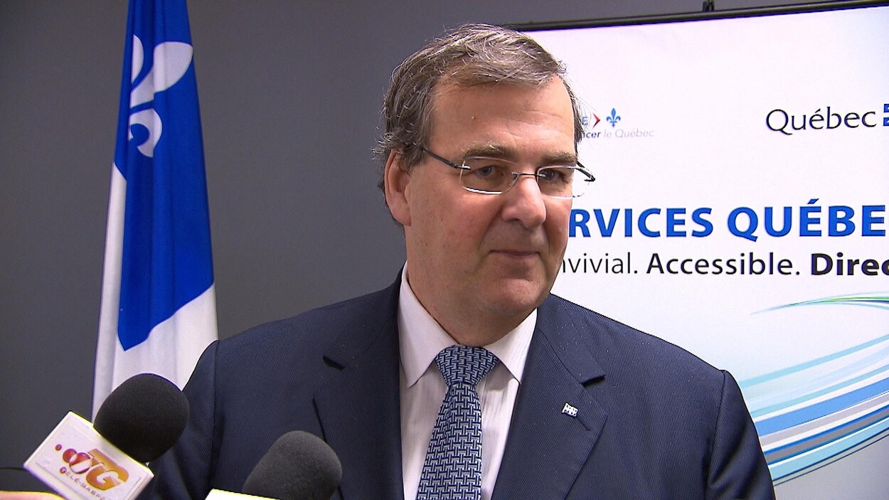Le ministre François Blais répond aux questions des journalistes Le ministre François Blais répond aux questions des journalistes