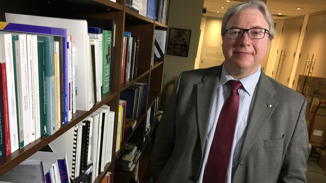 Le commissaire aux services en français de l'Ontario, François Boileau, dans ses nouveaux bureaux. Le commissaire aux services en français de l'Ontario, François Boileau, dans ses nouveaux bureaux.
