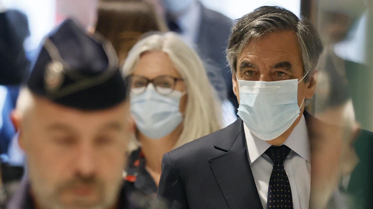 François Fillon et Penelope Fillon lors de leur arrivée au palais de justice de Paris lundi