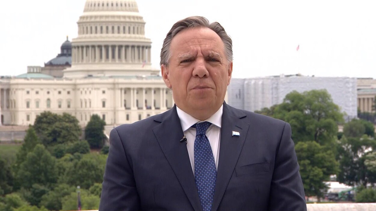 François Legault avec, en arrière-plan, le Capitole de Washington.