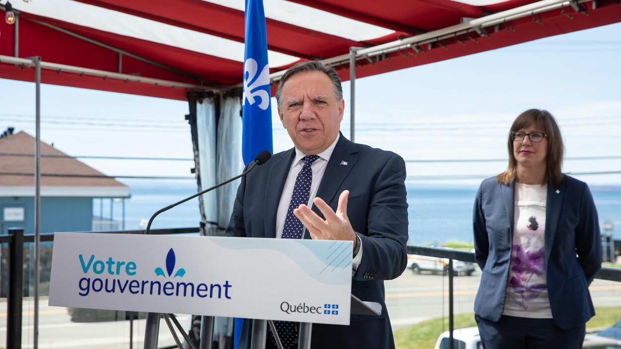 François Legault lors de la mêlée de presse du 16 juillet 2020 à Carleton-sur-Mer.