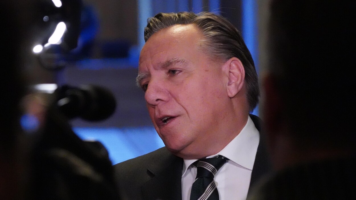 Le premier ministre du Québec François Legault répond aux questions des journalistes..