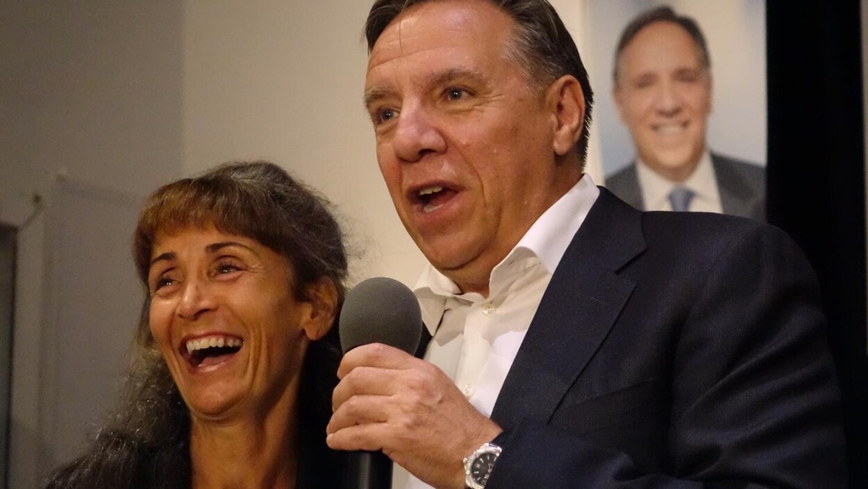 Le chef de la Coalition avenir Québec, François Legault et sa candidate dans Laviolette-Saint-Maurice, Marie-Louise Tardif.