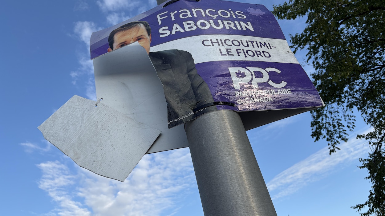 Une pancarte électorale du PPC aurait été vandalisée à Saguenay