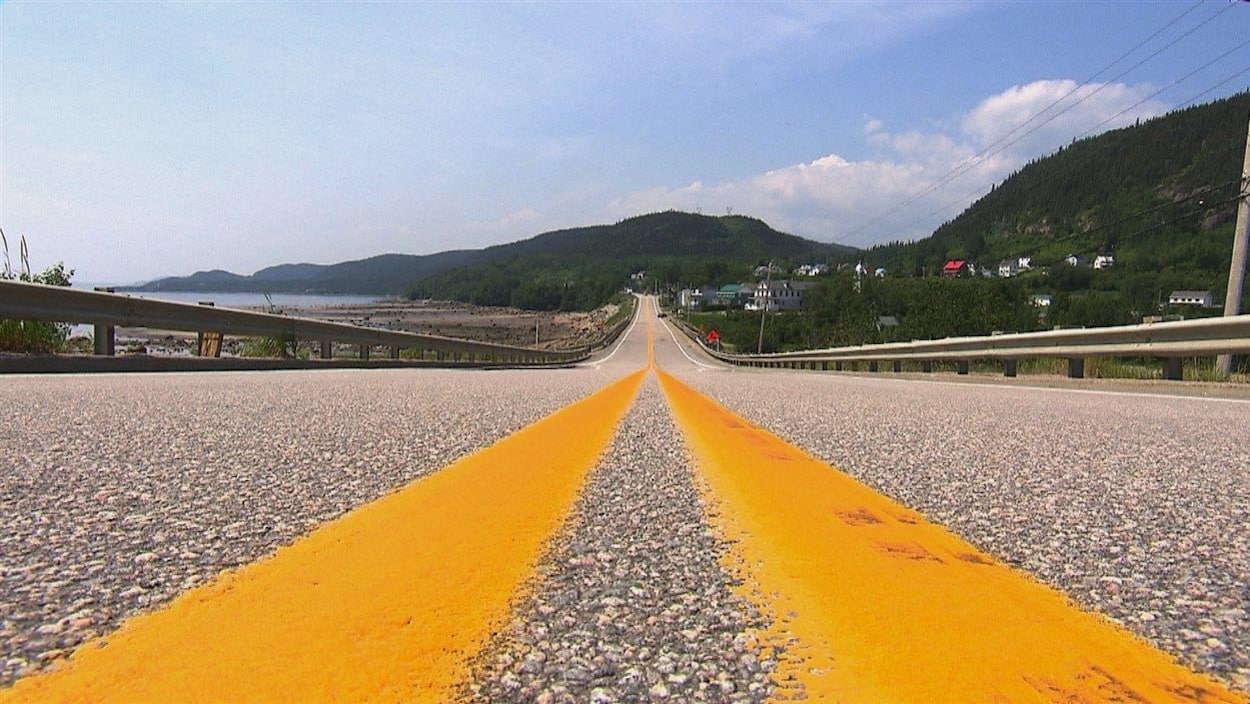 La route 138, à l'horizon : la municipalité de Franquelin