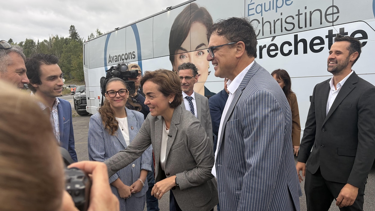 Christine Fréchette discute d’enjeux économiques à sa 1re visite de la campagne