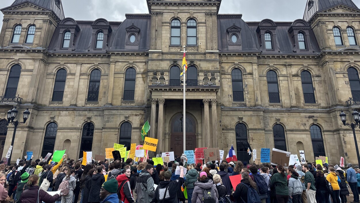 Budget provincial : le milieu associatif soulagé, les fonctionnaires sur le qui-vive