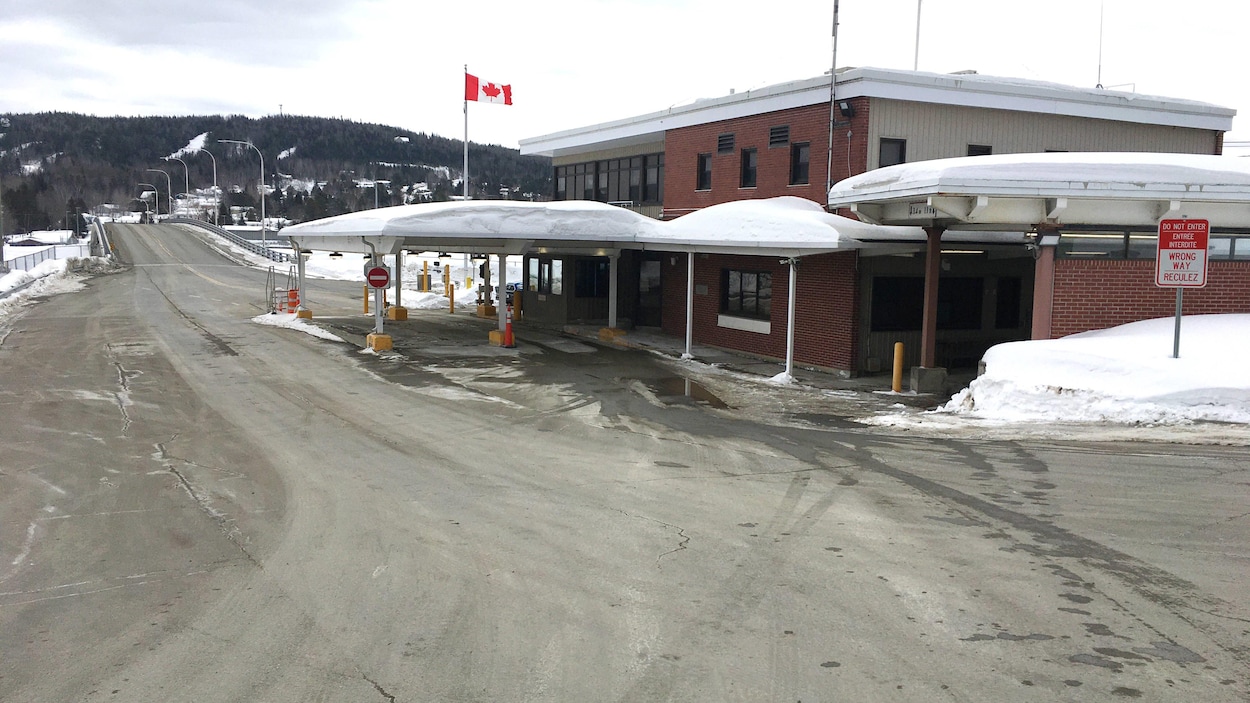 Poste frontalier et douanes canadiennes à Clair, au Nouveau-Brunswick, en mars 2020.
