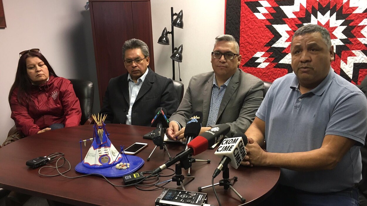 Des chefs de Premières Nations lors de la conférence de la FSIN à Saskatoon.