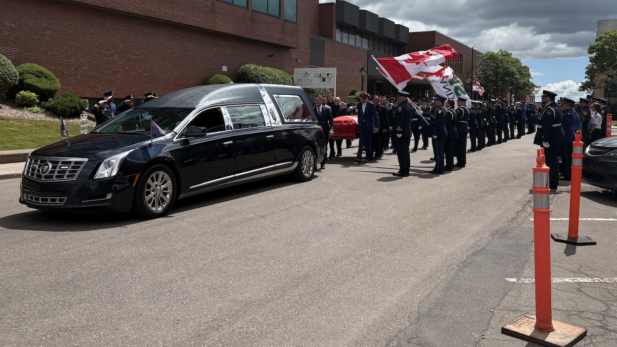 Un dernier hommage aux ambulanciers de l’Î.-P.-É. décédés dans un accident