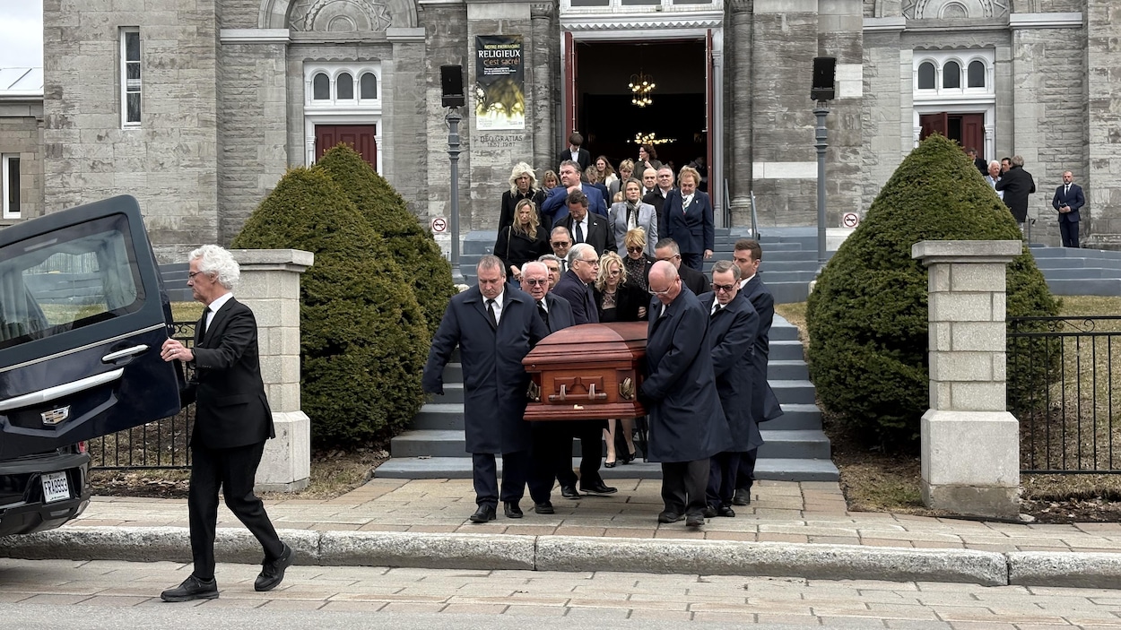 Des centaines de personnes font leurs adieux à Rodger Brulotte