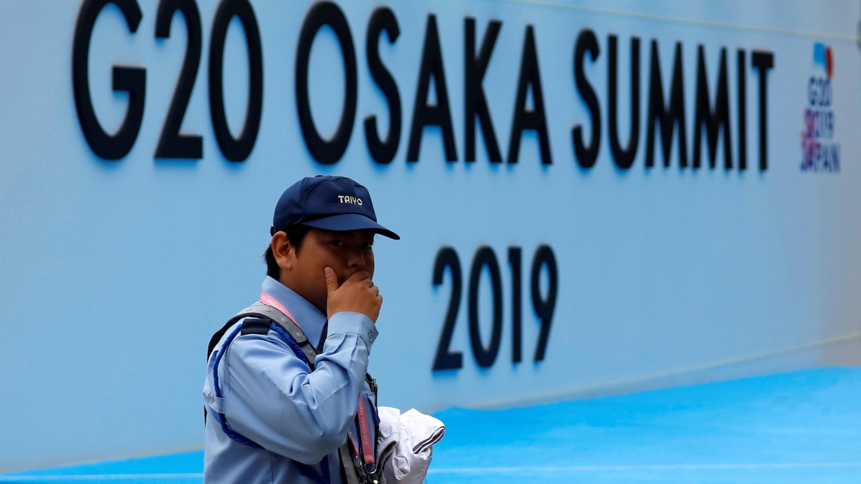 Un agent de sécurité sur le site qui abrite le sommet des dirigeants du G20 à Osaka, dans l'ouest du Japon, le 26 juin 2019.