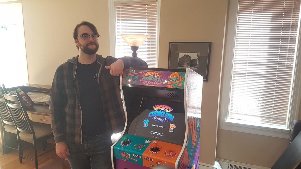 Un Reginois Et Un Calgarien Creent Leur Propre Jeu D Arcade Radio Canada Ca