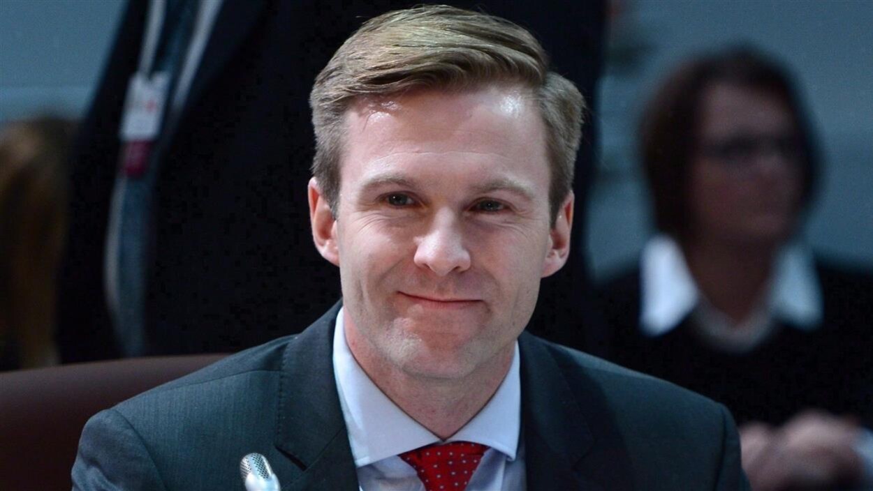 Brian Gallant souriant lors d'une réunion des premiers ministres provinciaux à Ottawa Brian Gallant souriant lors d'une réunion des premiers ministres provinciaux à Ottawa